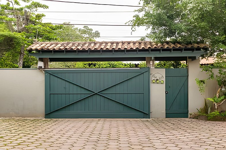 Casa Pé-na-Areia com piscina, 5 Suítes c/ar e Serviço